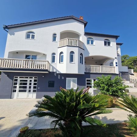 Apartments Villa Lora Kraj  Buitenkant foto