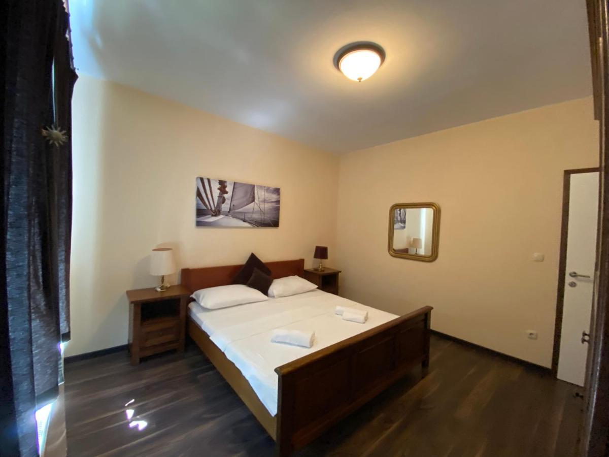 Apartments Villa Lora Kraj  Buitenkant foto