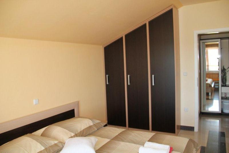 Apartments Villa Lora Kraj  Buitenkant foto